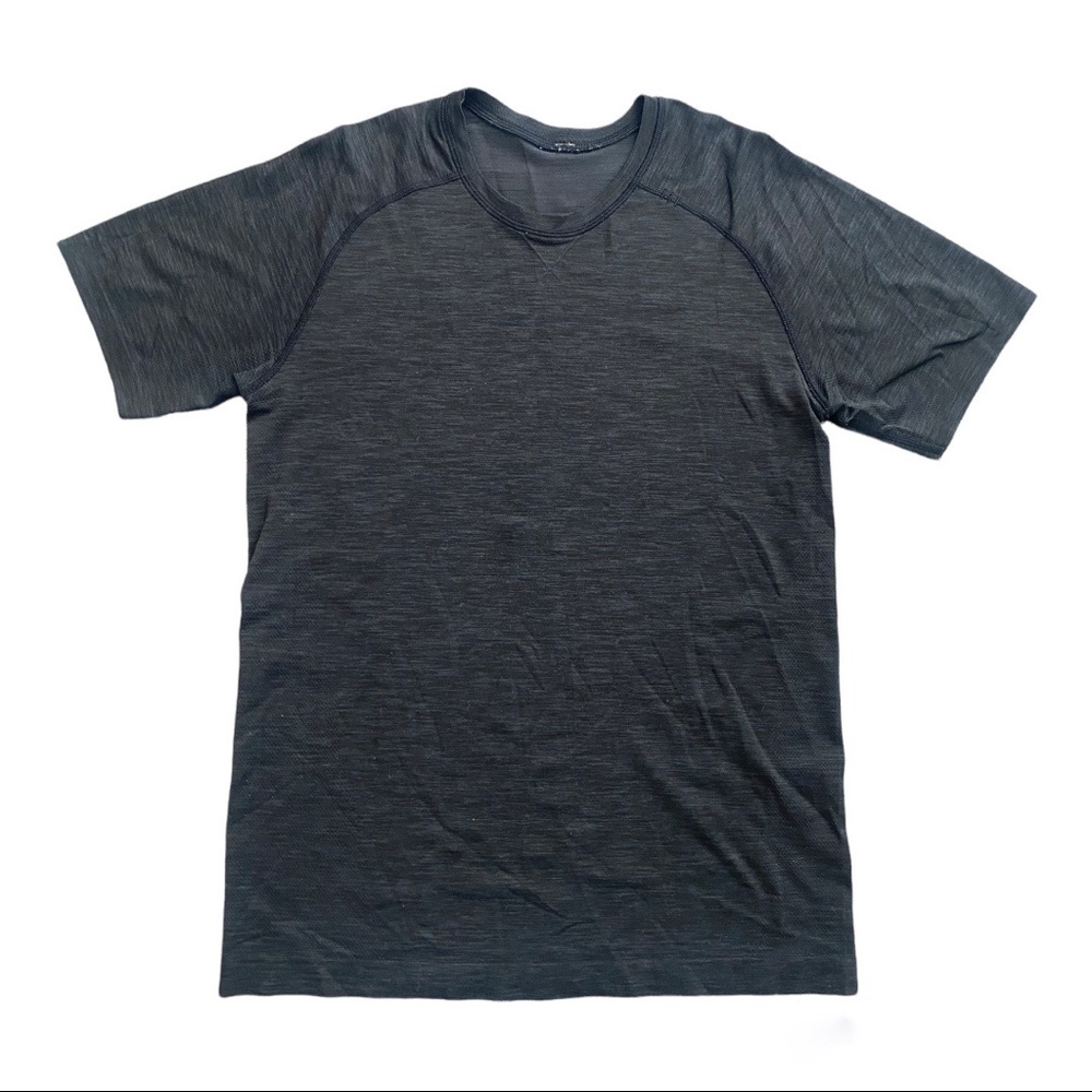 Black training T-shirt lululemon great condition size S